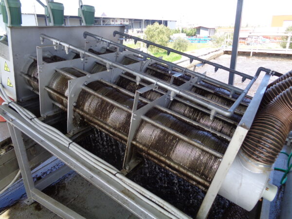 Η παραγωγή και μεταποίηση βρώσιμης ελιάς, παράγει υγρά απόβλητα με ιδιαίτερα χαρακτηριστικά και δύσκολη επεξεργασία.